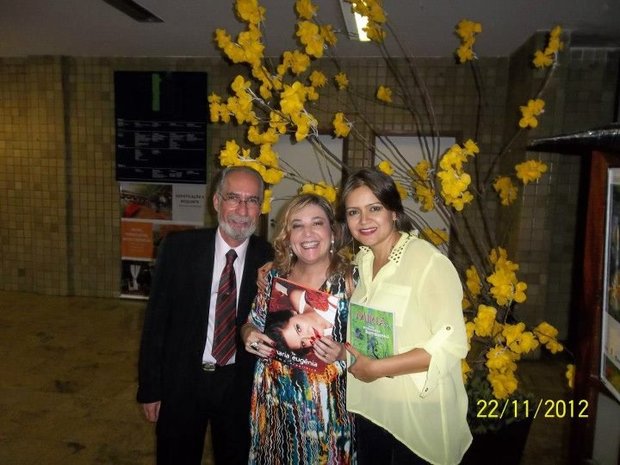 Escritores goianos Onã Silva, Maurício Apolinário e cantora Maria Eugênia.