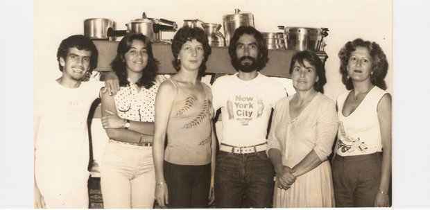 Atores da peça teatral "Os invasores", escrita e dirigida por Zilda Diniz,apresentada em 1981.
