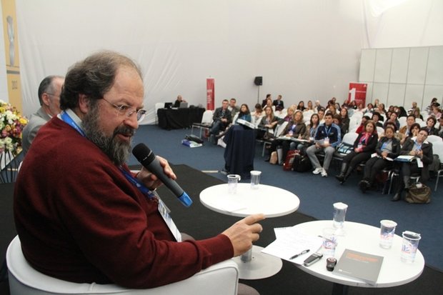 Mesa de Debates com Celso Vasconcelos, Jorge Adelino Costa e Maurício Apolinário.